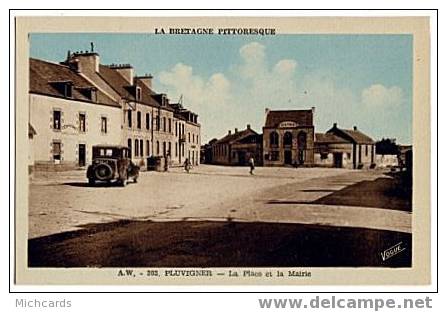 CPA 56 PLUVIGNIER - La Place Et La Mairie - Pluvigner