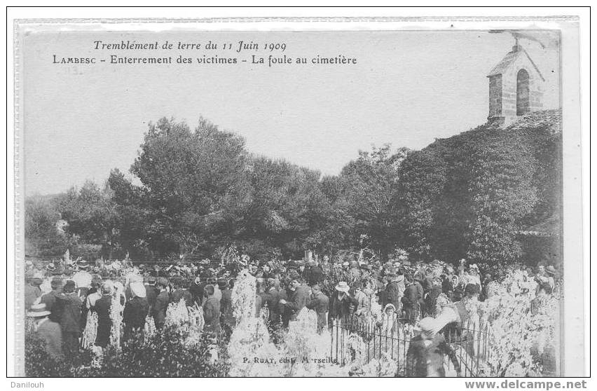 13 //BOUCHES DU RHONE /LAMBESC / Seisme Du 11 Juin 1909 / Enterrement Des Victimes, La Foule Au Cimetière / ANIMEE, Ruat - Lambesc