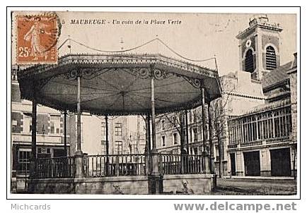 CPA 59 MAUBEUGE - Un Coin De La Place Verte (Kiosque) - Maubeuge