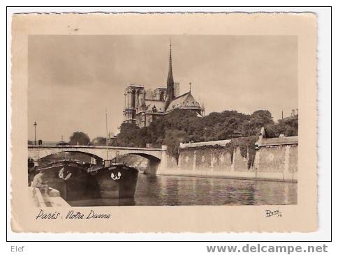 2 PENICHES Sur La Seine , Près De Notre-Dame à Paris  ; Ancres ;  TB - Hausboote