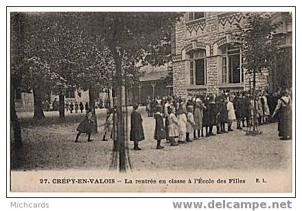 CPA 60 CREPY EN VALOIS - La Rentree En Classe A L Ecole Des Filles - Crepy En Valois