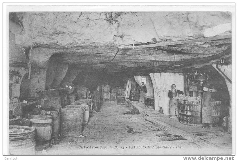 37 // INDRE ET LOIRE / VOUVRAY, Cave Du Bourg, VAVASSEUR Propriétaire, H.B. 13 / Animée ** - Vouvray