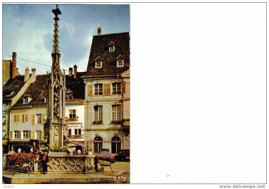 Carte Postale    Altkirch  Fontaine De La Vierge  Place De La République - Altkirch