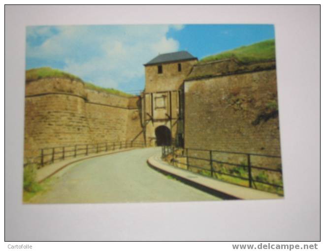 (218) -1- Carte Postale Sur Montmedy  Le Pont Levis De La Citadelle - Montmedy