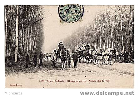 CPA 02 VILLERS COTTERETS - Chasse A Courre - Arrivee Des Invites (Attelages) - Villers Cotterets