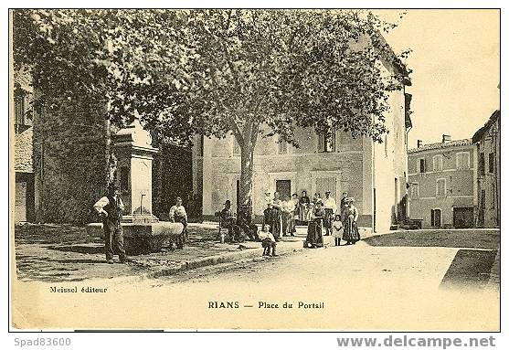 Place Du Portail - Rians