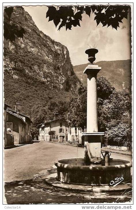 SASSENAGE ROCHER DE CHARVET ET VIEILLE FONTAINE - Sassenage