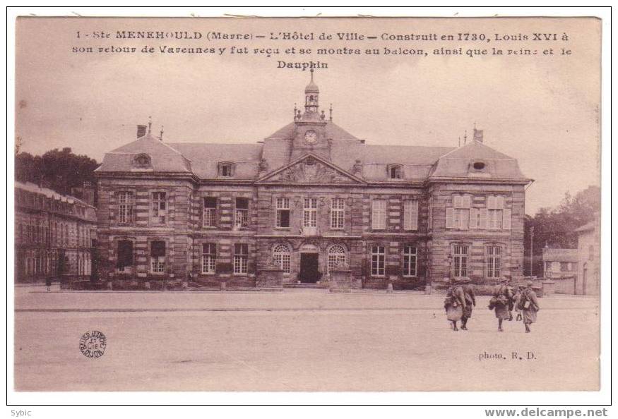 SAINTE MENEHOULD - L'Hôtel De Ville - Animée - Sainte-Menehould