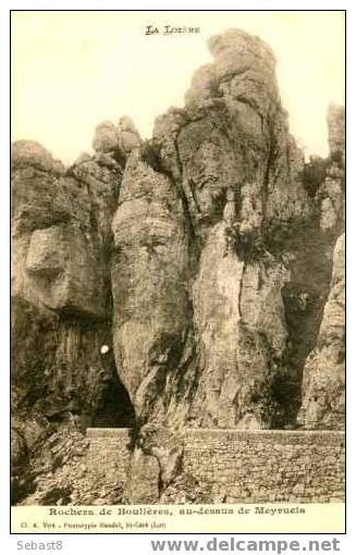 ROCHERS DE BOULIERES AU DESSUS DE MEYRUEIS - Meyrueis