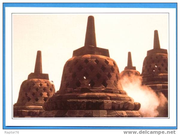 INDONESIE  JAVA  Le Temple De Borobudur  Format Et Support Carte Postale - Other & Unclassified