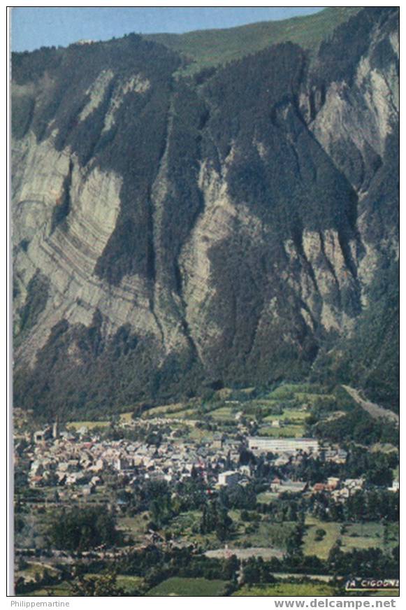 38 - Bourg D'Oisans : Vue Générale Et Le Montagne De Pregentil - Bourg-d'Oisans