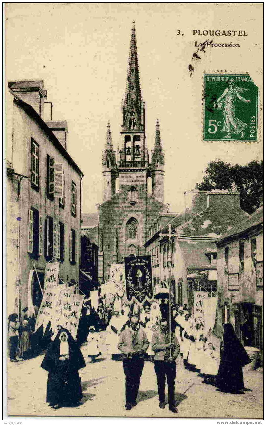 CPA 29 PLOUGASTEL (Finistère) La Procession, TBE, Belle Animation - Plougastel-Daoulas