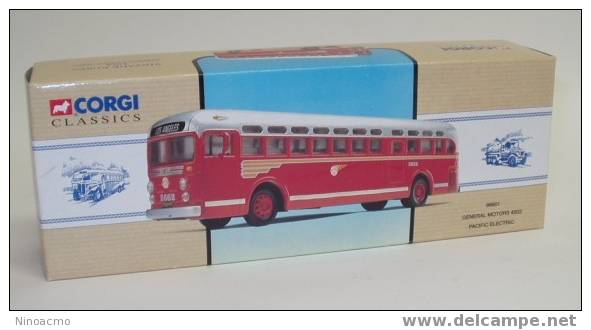 Corgi 98601 GM 4502 Pacific Electric Bus N/B - Corgi Toys