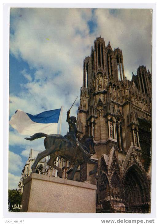 {31705} 51 Marne Reims , Statue De Jeanne D' Arc Et La Cathédrale . Circulée En ?? - Anglure