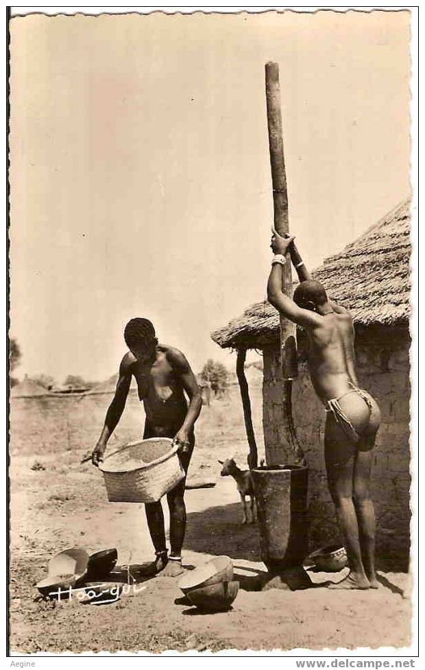 AFRIQUE- Ref Div No 39- Tchad - Femmes Pilant Le Mil I  -  Bon Etat - Chad
