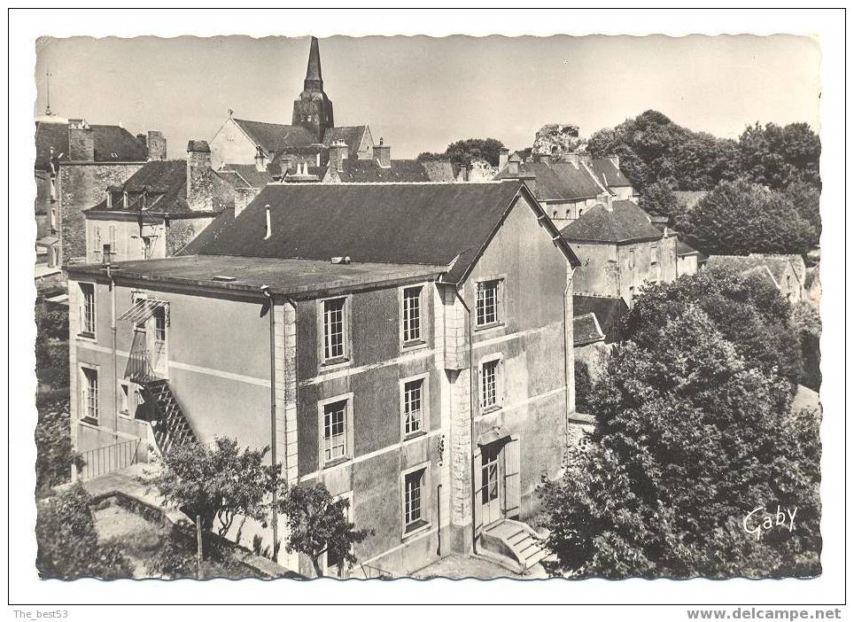 12  -   Sainte Suzanne  -  Pensionnat Saint Joseph, L'Eglise Et Le Chateau - Sainte Suzanne