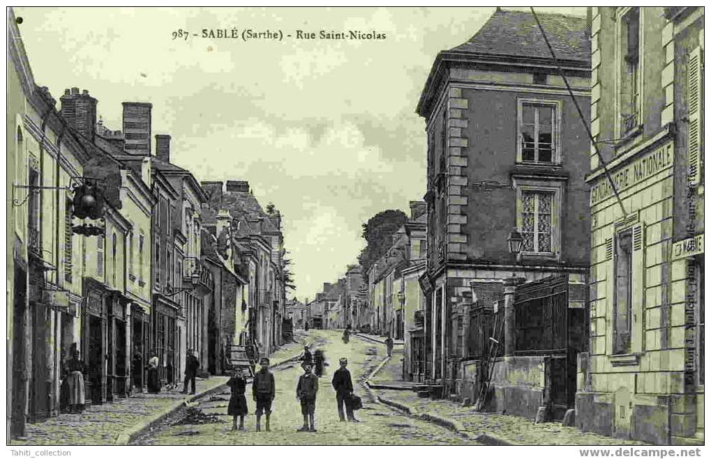 SABLE-sur-SARTHE - Rue Saint-Nicolas - A Droite Bâtiment De La Gendarmerie Nationale - Sable Sur Sarthe