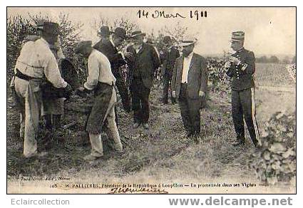 Loupillon     47       M. Fallières  En Promenade Dans Les Vignes   (voir Scan) - People