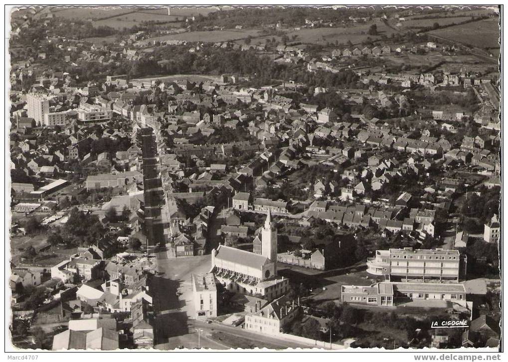 HIRSON 02 Vue Aérienne Aisne  Place Et Rue Principale En Date Du 26-07-1961 Avec Timbre - Hirson