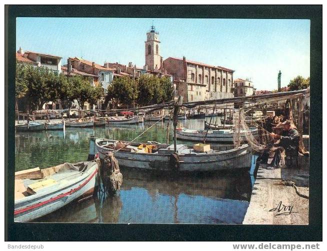 CPSM - Martigues - Canal St Sébastien Et Cathédrale ( Pêcheur Réparant Ses Filets - Ed. TARDY 53) - Martigues