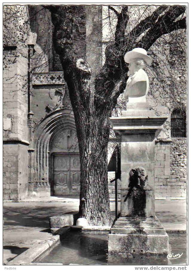 Carte Postale   Saint-Maximin-la-Sainte-Baume - Saint-Maximin-la-Sainte-Baume