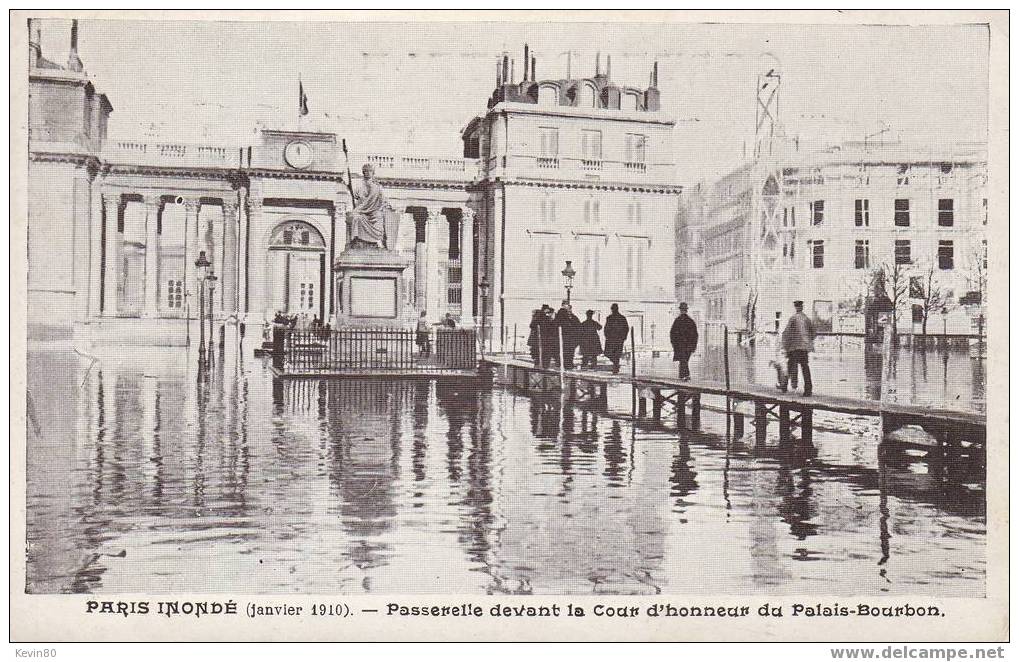 INONDATIONS PARIS INONDE (Janvier 1910) Passerelle Devant La Cour D´honneur Du Palis Bourbon Cpa Animée - Floods
