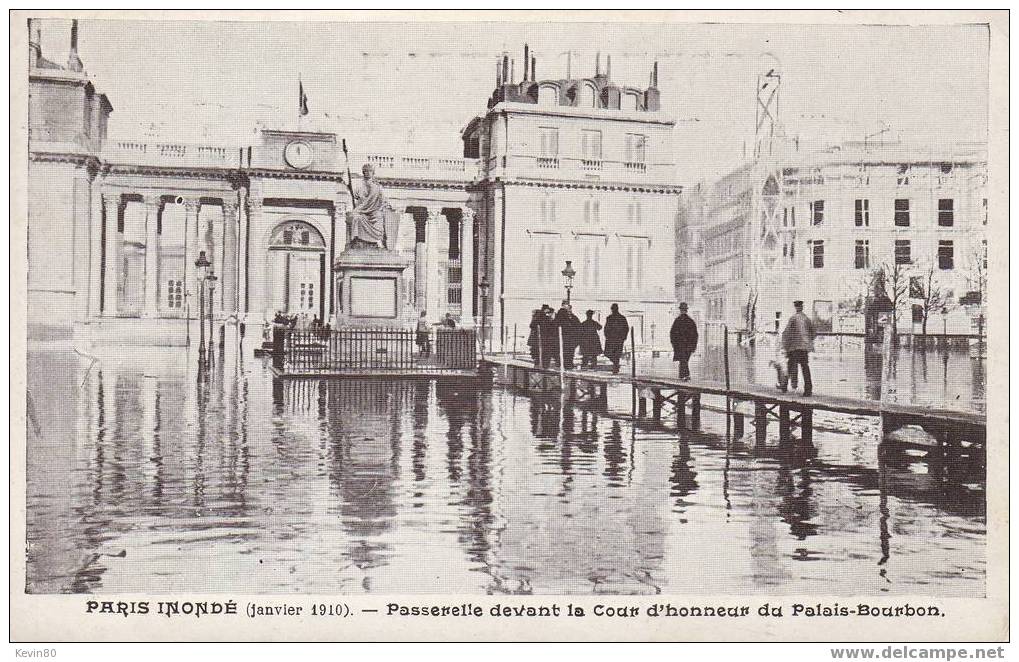 INONDATIONS PARIS INONDE (Janvier 1910) Passerelle Devant La Cour D´honneur Du Palis Bourbon Cpa Animée - Überschwemmungen