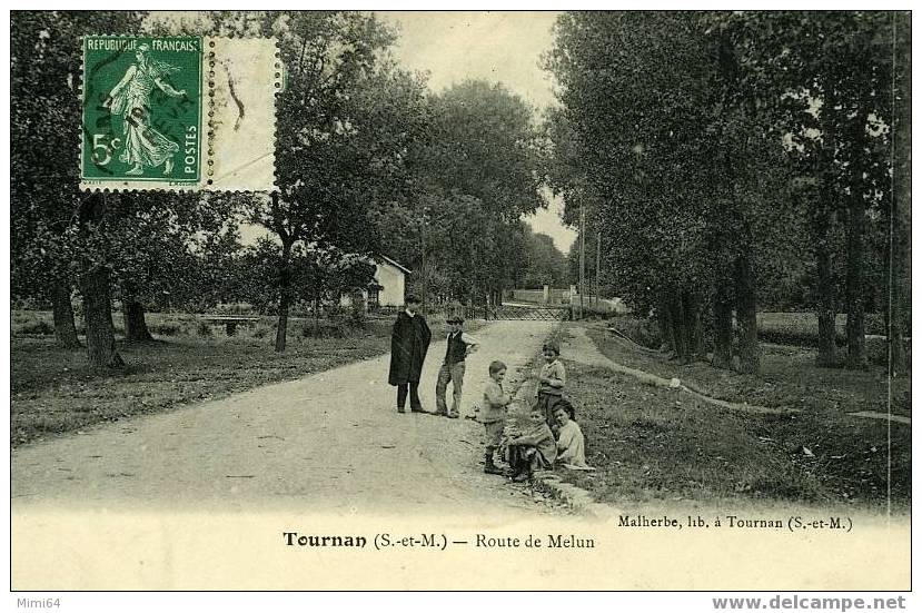 77 . TOURNAN .  ROUTE DE MELUN .  BARRIERE DE CHEMIN DE FER . - Tournan En Brie