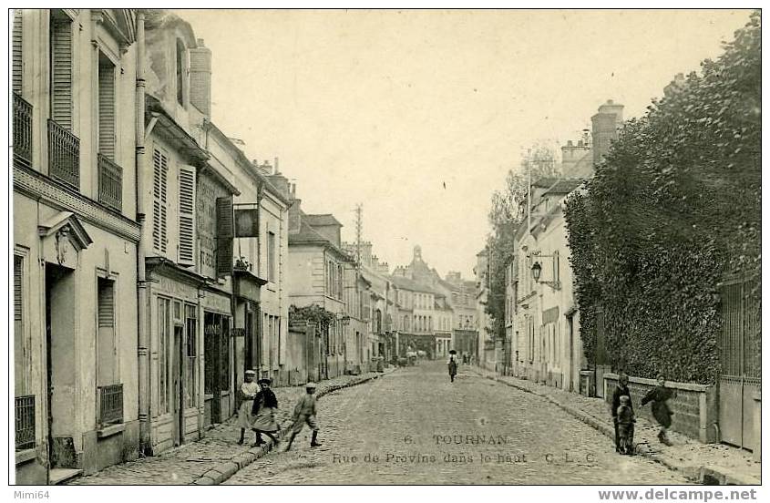 77 . TOURNAN . RUE DE PROVINS DANS LE HAUT . - Tournan En Brie