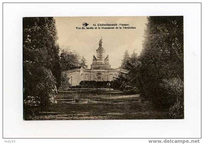 - CHATELLERAULT . VUE DU JARDIN ET LE MONUMENT DE LA REVOLUTION - Monumentos