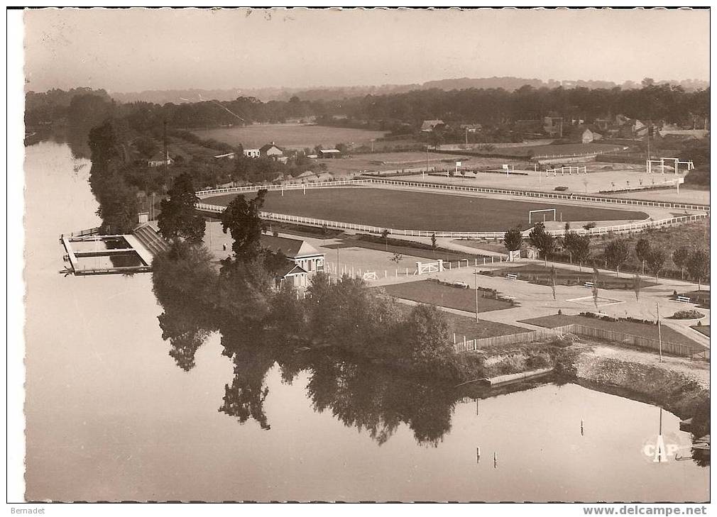 CHATEAU GONTIER....VUE PANORAMIQUE SUR LE PARC DES SPORTS - Chateau Gontier