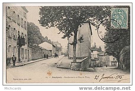 CPA 69 AMPLEPUIS - Gendarmerie Et Rue De Thizy - Amplepuis