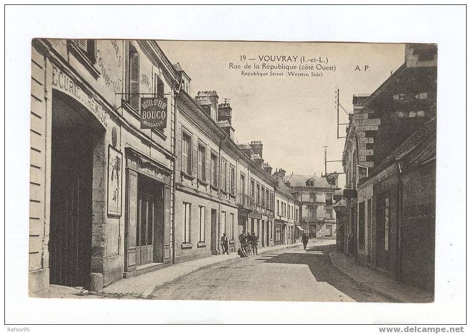 VOUVRAY - Rue De La République (Côté Ouest) - Vouvray