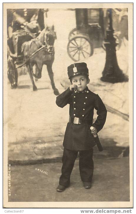 POLICE - ENFANT POLICIER - ATTELAGE - CHEVAL - PHOTO Henri MANUEL - Edit. S.I.P. Série 64 N° 2 - - Police - Gendarmerie