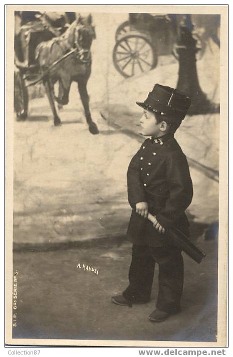 POLICE - ENFANT POLICIER - ATTELAGE - CHEVAL - PHOTO Henri MANUEL - Edit. S.I.P. Série 64 N° 3 - - Policia – Gendarmería