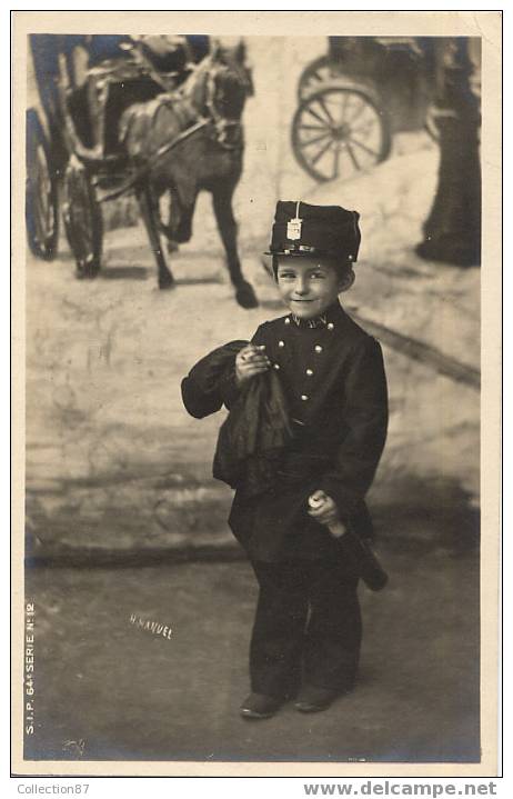 POLICE - ENFANT POLICIER - ATTELAGE - CHEVAL - PHOTO Henri MANUEL - Edit. S.I.P. Série 64 N° 12 - - Police - Gendarmerie