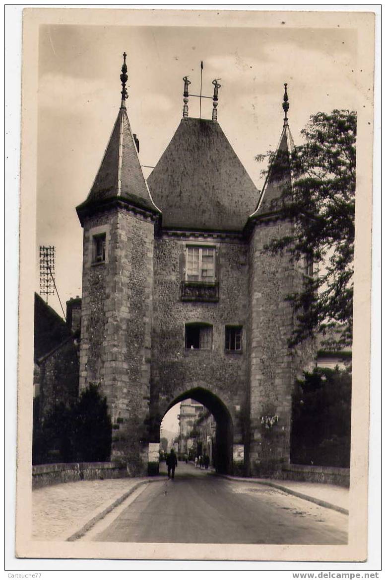 K1 - VILLENEUVE-sur-YONNE - Porte De Joigny Et Hôtel Du Dauphin  (Oblitération DAGUIN De Vileneuve Au Dos) - Villeneuve-sur-Yonne