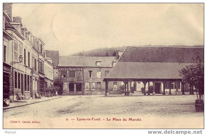 LYON-la-FORÊT La Place Du Marché - Pont-de-l'Arche