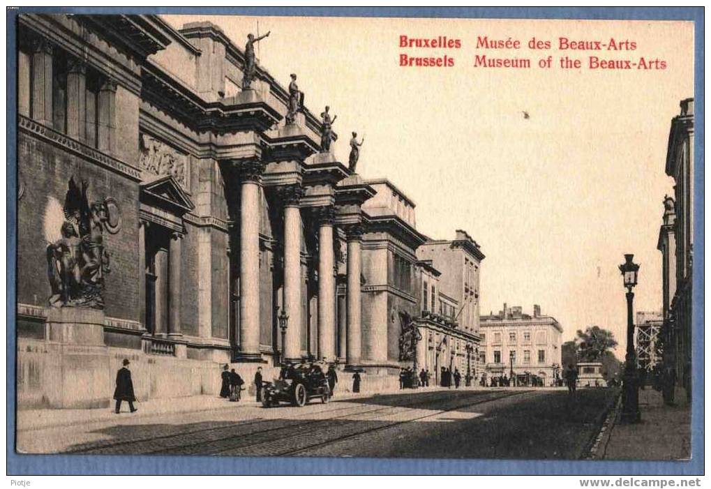 * Brussel - Bruxelles * Musée Des Beaux Arts, Museum Of The Beaux Arts, Museum Schone Kunsten, Oldtimer, Tram, Hoeden - Musea