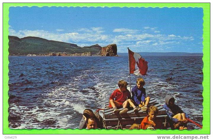 PERCÉ, QUÉBEC - CALOUPE SE DURIGE VERS L'ILE BONAVENTURE - UNIC - ANIMÉE  D'ENFANTS - - Percé