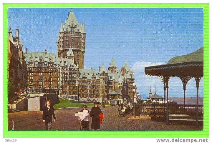 QUÉBEC - LE CHÂTEAU FRONTENAC - TERRACE ANIMÉE -  ÉMILE KIROUAC - - Québec - Château Frontenac