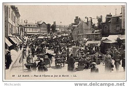 CPA 72 LE MANS - Place De L Eperon Un Jour De Marche - Le Mans