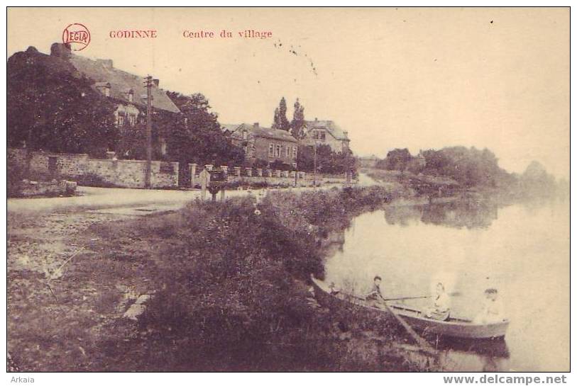 GODINNE = Entrée Du Village = Belle Carte Animée (Légia) 1920 - Yvoir