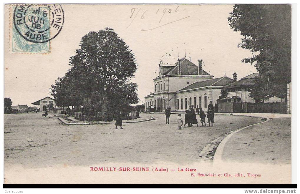 10- ROMILLY- SUR-SEINE-LA GARE AVEC ANIMATION. - Romilly-sur-Seine