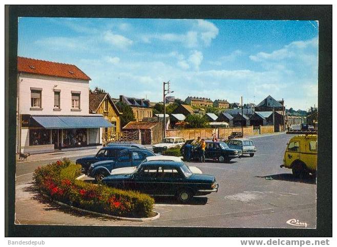 CPSM - Saint Ouen ( Somme ) - La Place Jean Catlas ( Automobile Citroën 2CV AMI Fourgon De La Poste COMBIER CIM ) - Saint Ouen
