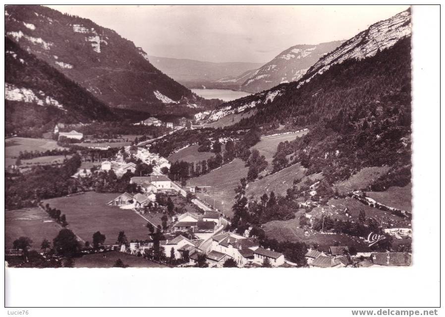 NANTUA  -  N° 15 -  Au Fond Le Lac, A Gauche Le Chateau De Pradon Et Sa Tour - Nantua