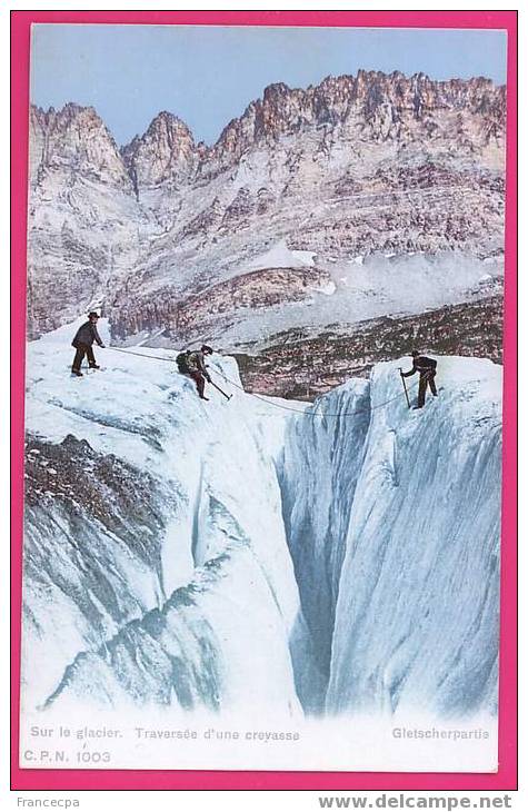 200  SUISSE  Sur Le Glacier  Traversée D'une Crevasse - Avers