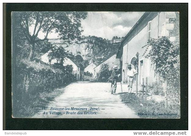 Beaume Les Messieurs - Au Village - Route Des Grottes ( Animée édition G.B. N°44) - Baume-les-Messieurs