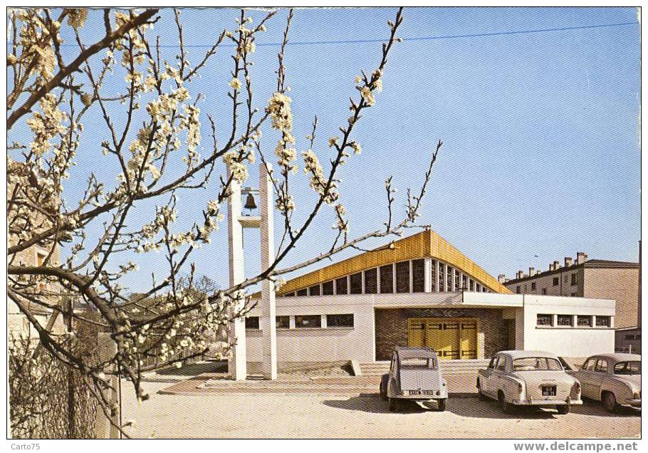 LE PLESSIS BOUCHARD 95 - Eglise St François De Sales - Automobiles 2Cv Peugeot Renault - Le Plessis Bouchard