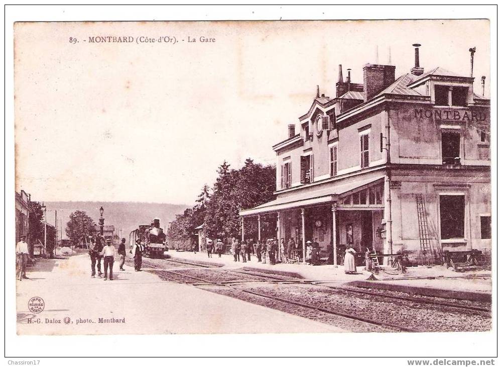 21 - MONTBARD - La Gare  ( Arrivée Du Train) - Montbard